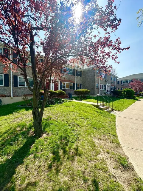 150-34 Jewel Ave #63B, Flushing, NY 11367