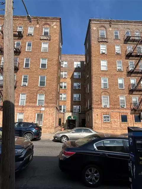 35-91 161st St #3H, Flushing, NY 11358