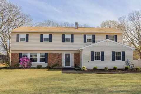 4 Kerry Ct, Centereach, NY 11720