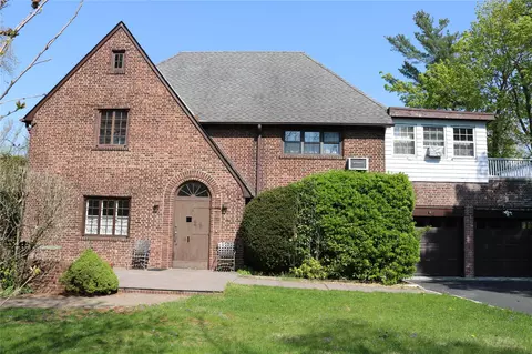 6 Tuddington Rd, North Hempstead, NY 11023