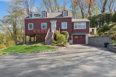 15 Wainscott Ln, Setauket, NY 11733