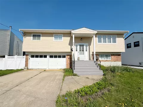 571 Nassau Ave, Freeport, NY 11520