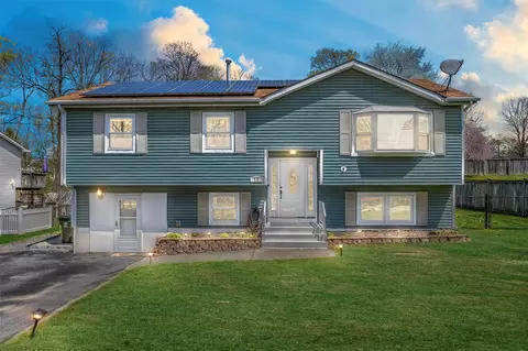 12 Marcy Ln, Middletown, NY 10941