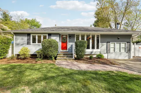 22 Little Plains Rd, Huntington, NY 11743