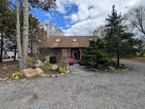 3 Cozine Rd S, Center Moriches, NY 11934