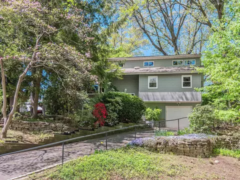 28 Pepperday Ave, North Hempstead, NY 11050
