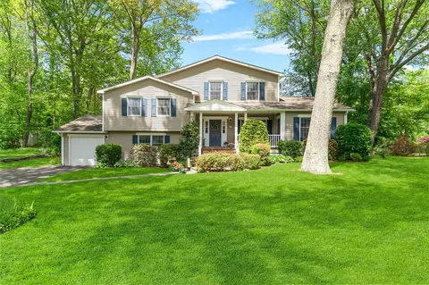 28 Braddock Ct, Yorktown, NY 10598