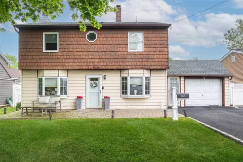 296 Jerome Ave, North Hempstead, NY 11514