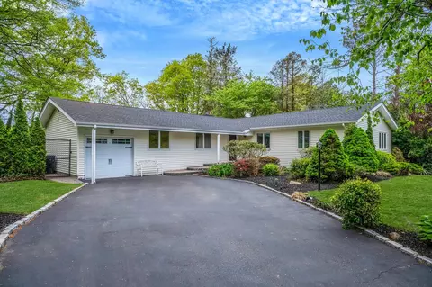 57 Seward Dr, Dix Hills, NY 11746