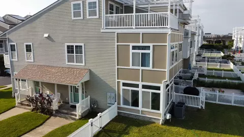 168 Sea Grass Ln, New York, NY 11692