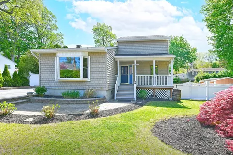 131 Juniper Rd, Kings Park, NY 11754