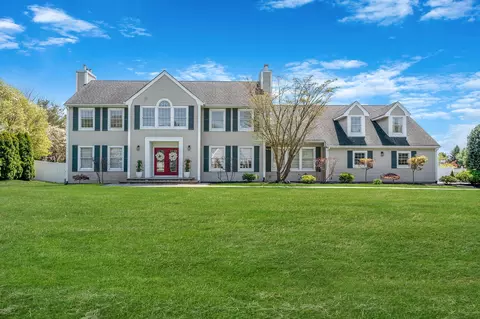 2 Field Ln, Miller Place, NY 11764