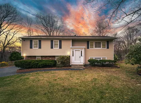 72 Kia Ora Blvd, Mahopac, NY 10541