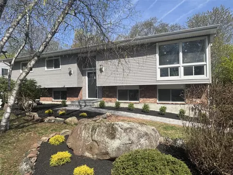 7 Pippen Pl, Clarkstown, NY 10956