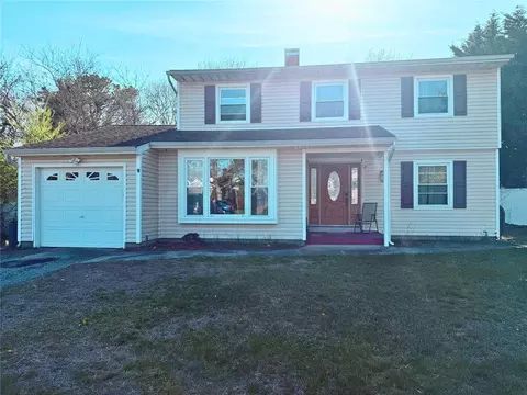 130 Greenbelt Pkwy, Holbrook, NY 11741