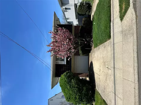 3128 Schreiber Pl, Baldwin, NY 11510