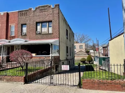 5014 42nd St, New York, NY 11104