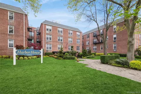 16 Main St #1N, East Rockaway, NY 11518
