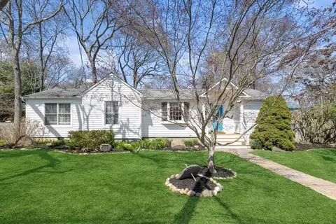 17 Columbus St, Brookhaven, NY 11772