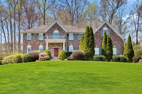 10 Fieldstone Dr, Katonah, NY 10536