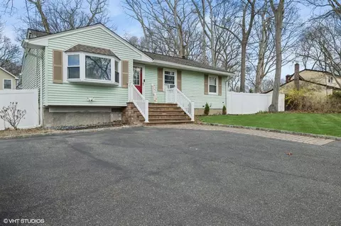 21 Garden St, Centereach, NY 11720
