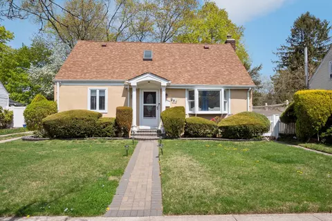 991 Henhawk Rd, Baldwin, NY 11510