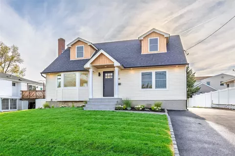 2464 Riverside Ave, Seaford, NY 11783