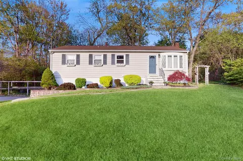 17 Fenmore Dr, Wappinger, NY 12590