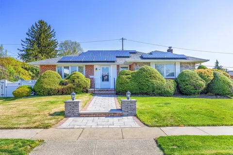 119 Dewey St, Jericho, NY 11753