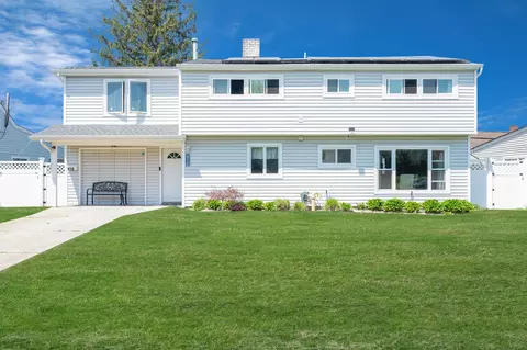 418 Twin Ln S, Wantagh, NY 11793