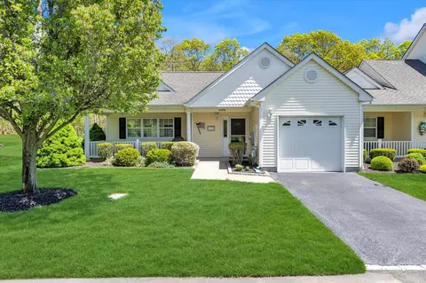 2304 Augusta Aly, Riverhead, NY 11901
