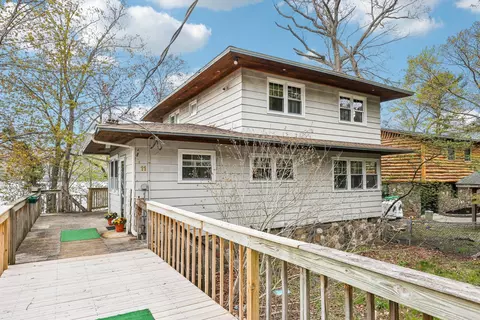 77 Woods Rd, Greenwood Lake, NY 10925