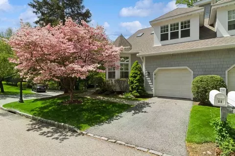 11 Pond View Ln, Ossining, NY 10562