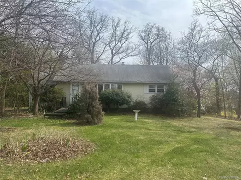 11 Clover Dr, Clarkstown, NY 10994