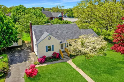 1358 Manor Ln, Bay Shore, NY 11706