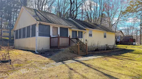 50 Glanhope Rd #23, East Fishkill, NY 12533