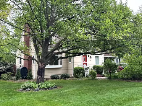 541 Peters Blvd, Brightwaters, NY 11718