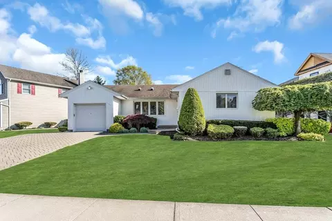 20 Doone Dr, Syosset, NY 11791