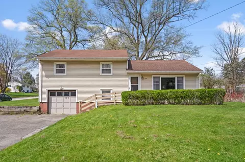 38 Windwood Dr, Newburgh, NY 12550