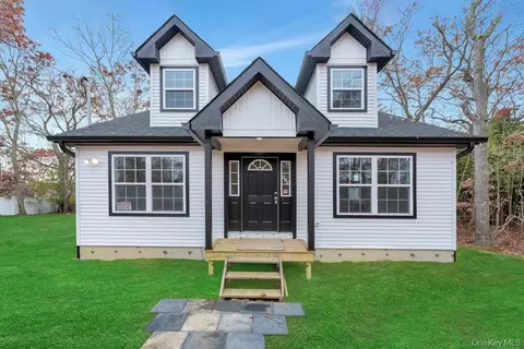514 Neighborhood Rd, Shirley, NY 11967