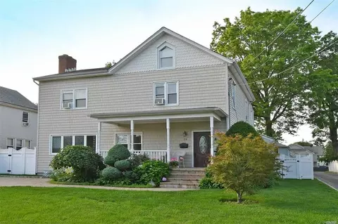 24 Prospect Ave, Glen Cove, NY 11542