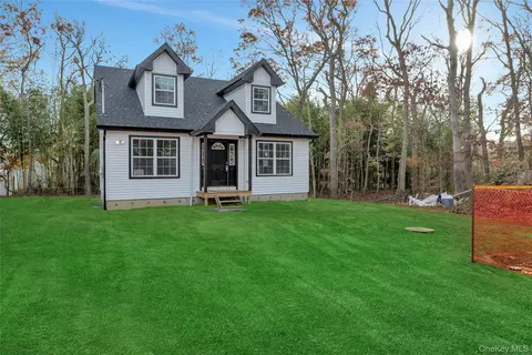 487 Neighborhood Rd, Shirley, NY 11967