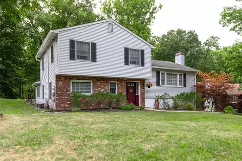 10 Dana Pl, Wappinger, NY 12590