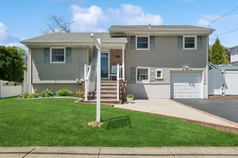1697 Yale Rd, Merrick, NY 11566