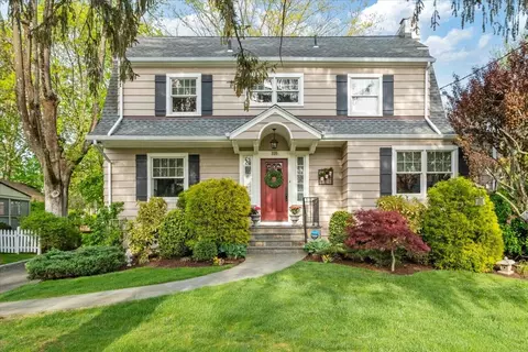 335 Heathcote Rd, Scarsdale, NY 10583
