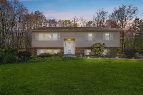 15 John Alexander Dr, Cortlandt, NY 10567