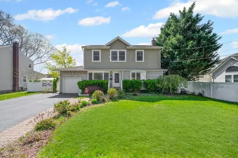 613 14th St, West Babylon, NY 11704