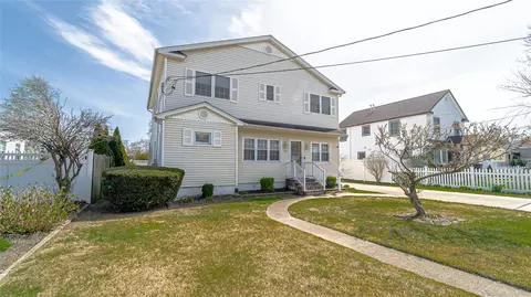 96 17th St, West Babylon, NY 11704