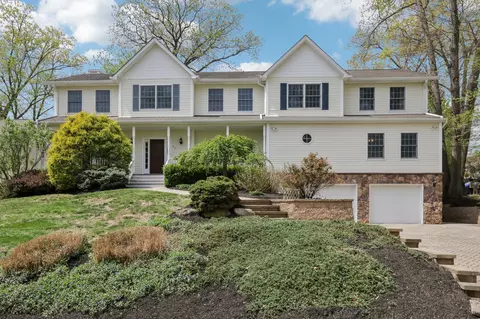 27 Lindbergh Ln, Clarkstown, NY 10956