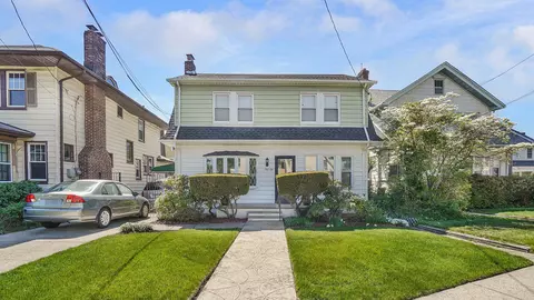 19208 Hollis Ave, New York, NY 11423